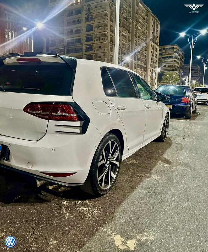 Golf 7 Side Skirts – Sporty Look & Enhanced Performance